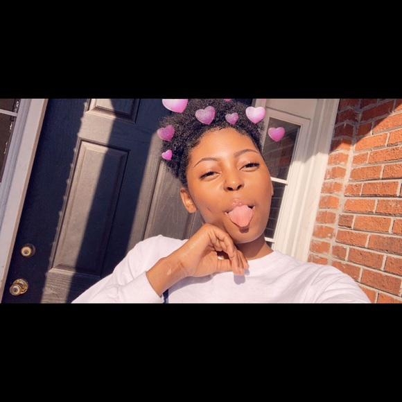 Meet your Posher, Aniya - Picture 1 of 1